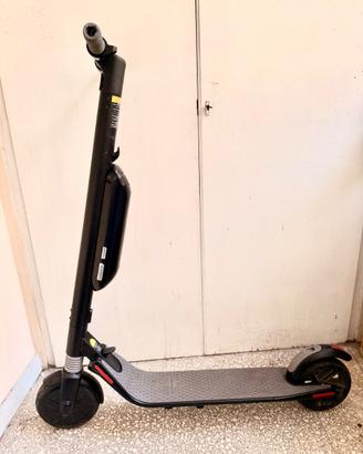 Segway Ninebot ES2 + batteria aggiuntiva