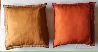 N. 2 cuscini d'arredamento