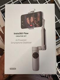 Insta360 flow con accessori