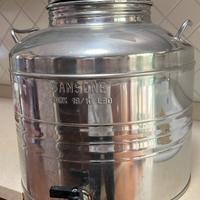 Contenitore per olio con rubinetto