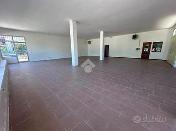 NEGOZIO A BORGO VIRGILIO