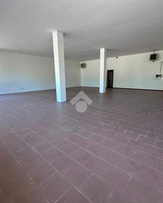 NEGOZIO A BORGO VIRGILIO