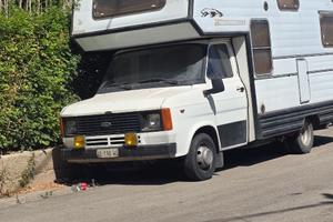 ARCA FORD TRANSIT 2.4 DIESEL 4 MARCE  FUNZIONANTE