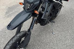 BETA 125 4T MOTARD SPECIAL EDITION NERA