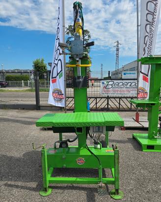 Spaccalegna verticale 16t 5.5kW trifase usato