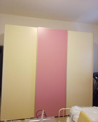 Armadio a tre ante scorrevoli