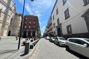 2 LOCALI A NAPOLI
