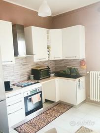 Cucina completa con elettrodomestici 