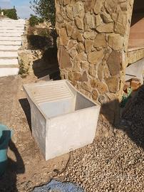 lavatoio antico in cemento 