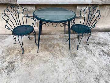 Tavolo da giardino con sedie in ferro