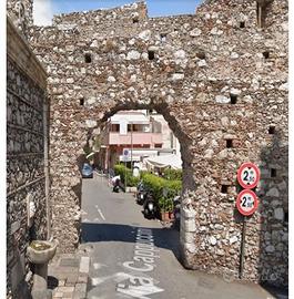 Appartamento con veranda esterna e parcheggio