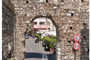 Appartamento con veranda esterna e parcheggio