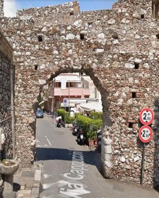 Appartamento con veranda esterna e parcheggio