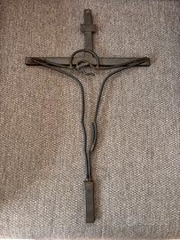 Crocifisso moderno artigianale in ferro stilizzato