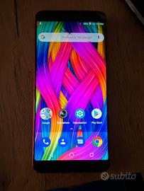 Smartphone NUU G3 modello N5702L. Vetro rotto.