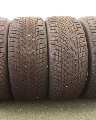 Gomme Goodyear Ultragrip 225 40 18 inverno