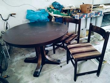 Tavolo rotondo allungabile in legno  e sedie