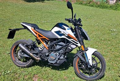 Moto KTM DUKE 125 del 2020