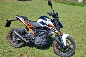 Moto KTM DUKE 125 del 2020