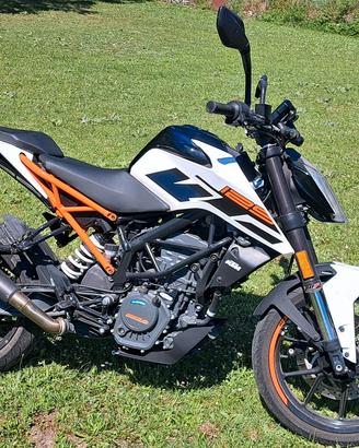Moto KTM DUKE 125 del 2020