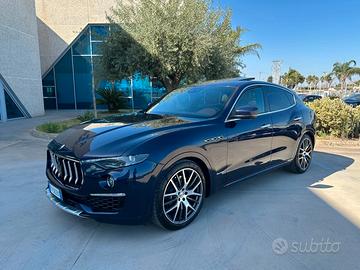 Maserati Levante Granlusso 350cv T-Stock prezzo