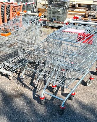 carrelli per la spesa ben usati