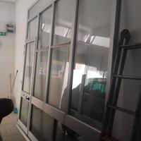 Vetrata con porta