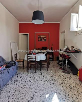 Casa singola in centro storico con area libera