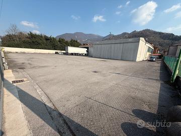 Magazzino logistica e piazzale posti auto/camion