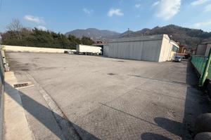 Magazzino logistica e piazzale posti auto/camion