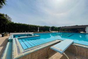 Villa con piscina privata a Nettuno