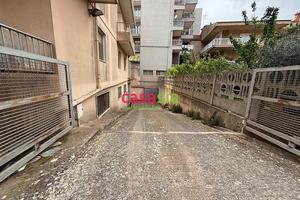 Ampio locale pluriuso in zona P.zza Luigi Sturzo