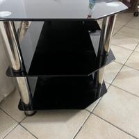 Mobile Tv in vetro e acciaio