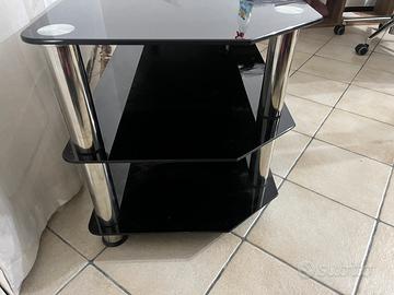 Mobile Tv in vetro e acciaio