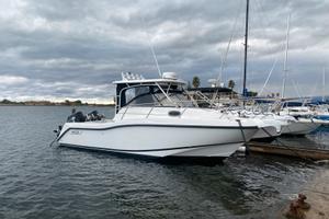 BOSTON WHALER CONQUEST 255+2X300 SUZUKI APX SL