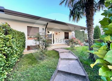 Bifamiliare con ampio giardino a due passi dal cen