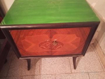 ARMADIO, CASSETTIERA E COMODINI 