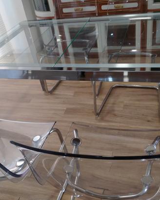 Tavolo allungabile, sedie e scaffale