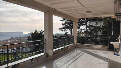 Via m.spaccata 4vani ed acc +terrazzo e 2 p.auto