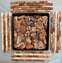 Ciottoli di fiume rossi, tagliati, sfusi.