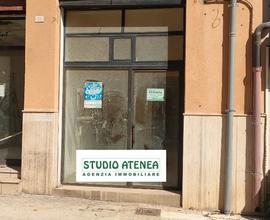 Via Manzoni Locale Commerciale 28 Mq Con Bagno