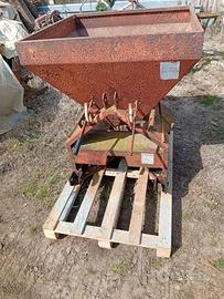 Spandiconcime angeloni