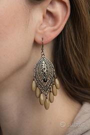 Orecchini pendenti boho argento con perline beige