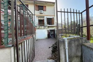 VILLA A SCHIERA A ROCCABASCERANA