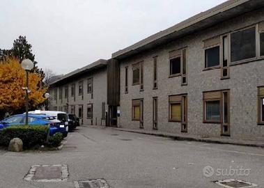 Immobile in asta di 270 m² con più di 5 locali a V