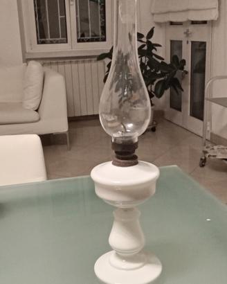 Antica lampada a petrolio.