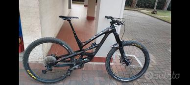 Yt Capra CF Pro 