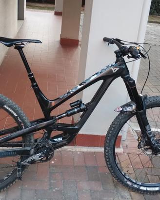 Yt Capra CF Pro 