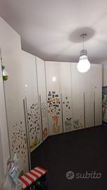 armadio laccato bianco con cabina angolare