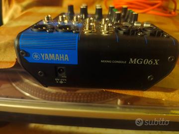 mixer audio Yamaha professionale con effetti 